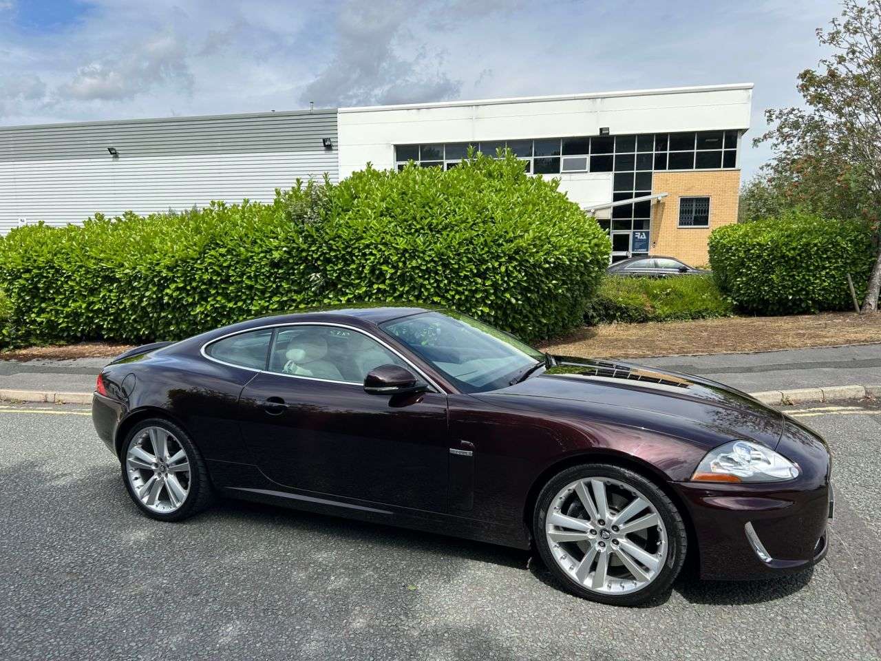 A 2010 JAGUAR XK 5.0 V8 Portfolio Coupe 2dr Petrol Auto Euro 5 (385 ps)-Superb Low Mileage E A 2010 JAGUAR XK 5.0 V8 Portfolio Coupe 2dr Petrol Auto Euro 5 (385 ps)-Superb Low Mileage E