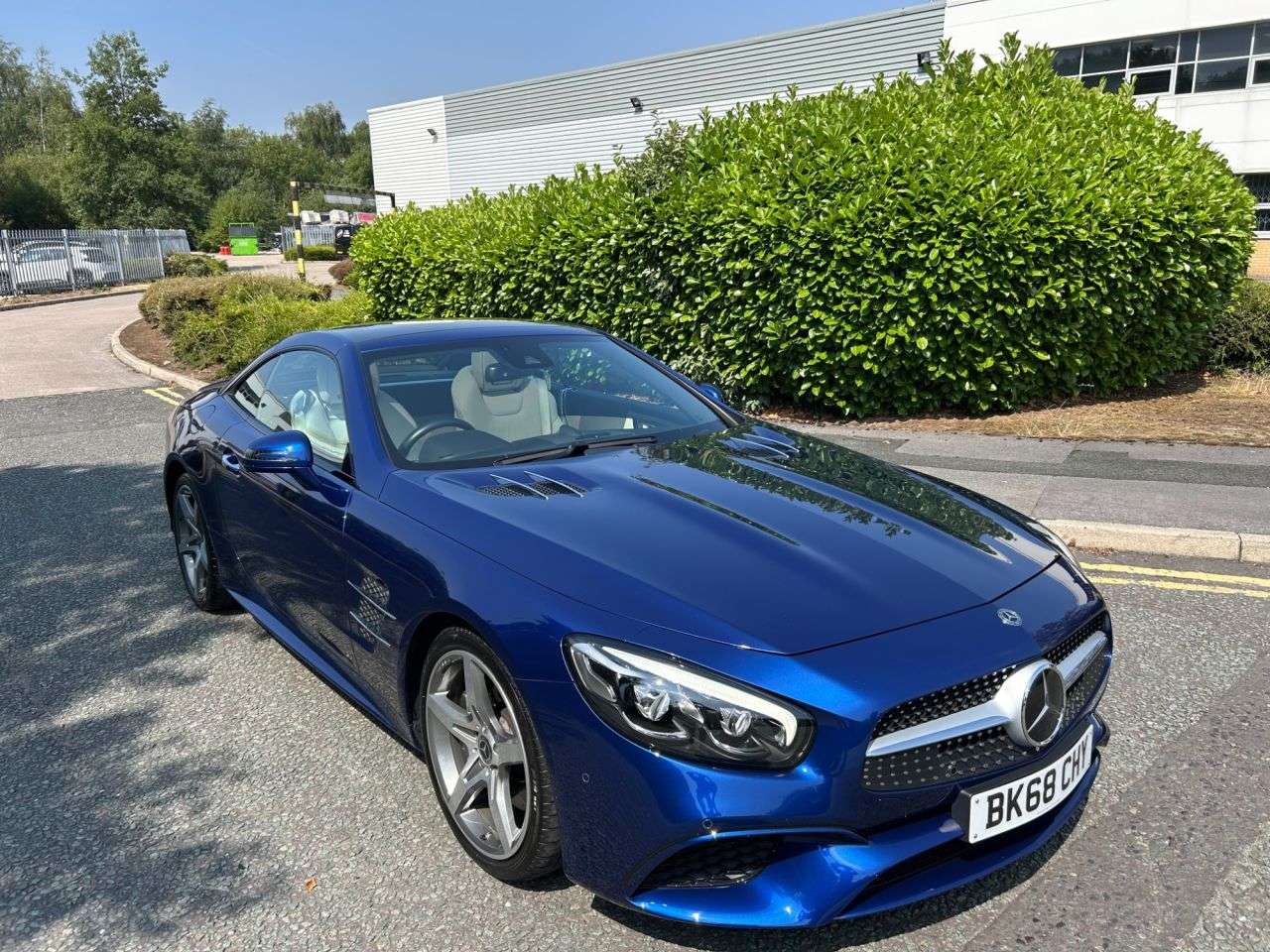A 2018 MERCEDES-BENZ SL 3.0 SL400 V6 AMG Line (Premium) Convertible 2dr Petrol G-Tronic+ Euro 6 (s/ A 2018 MERCEDES-BENZ SL 3.0 SL400 V6 AMG Line (Premium) Convertible 2dr Petrol G-Tronic+ Euro 6 (s/