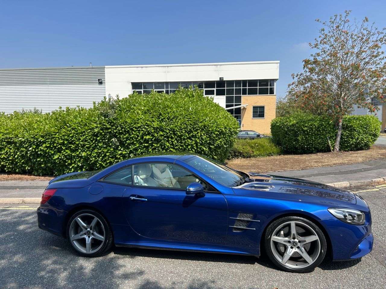 A 2018 MERCEDES-BENZ SL 3.0 SL400 V6 AMG Line (Premium) Convertible 2dr Petrol G-Tronic+ Euro 6 (s/ A 2018 MERCEDES-BENZ SL 3.0 SL400 V6 AMG Line (Premium) Convertible 2dr Petrol G-Tronic+ Euro 6 (s/