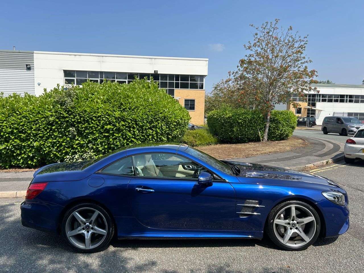 A 2018 MERCEDES-BENZ SL 3.0 SL400 V6 AMG Line (Premium) Convertible 2dr Petrol G-Tronic+ Euro 6 (s/ A 2018 MERCEDES-BENZ SL 3.0 SL400 V6 AMG Line (Premium) Convertible 2dr Petrol G-Tronic+ Euro 6 (s/