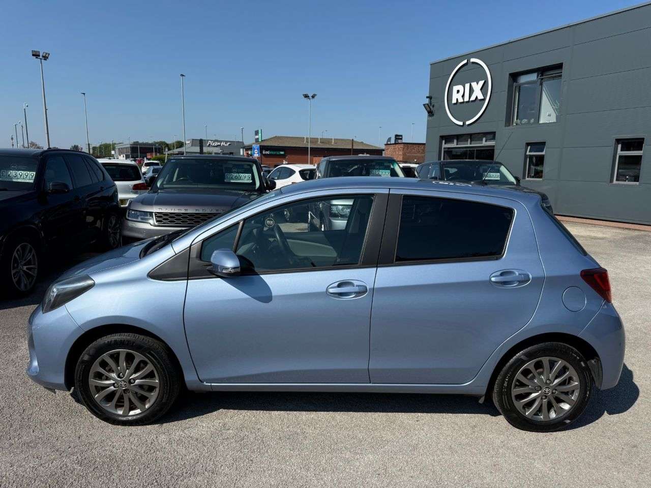 A 2016 TOYOTA YARIS 1.33 Dual VVT-i Icon Hatchback 5dr Petrol Manual Euro 6-2 OWNERS FROM NEW-B A 2016 TOYOTA YARIS 1.33 Dual VVT-i Icon Hatchback 5dr Petrol Manual Euro 6-2 OWNERS FROM NEW-B