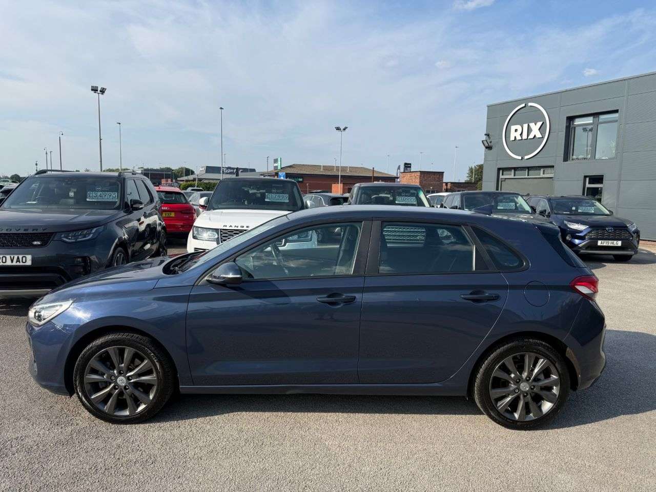 A 2017 HYUNDAI I30 1.0 T-GDi Blue Drive SE Nav Hatchback 5dr Petrol Manual Euro 6-2 OWNERS FRO A 2017 HYUNDAI I30 1.0 T-GDi Blue Drive SE Nav Hatchback 5dr Petrol Manual Euro 6-2 OWNERS FRO