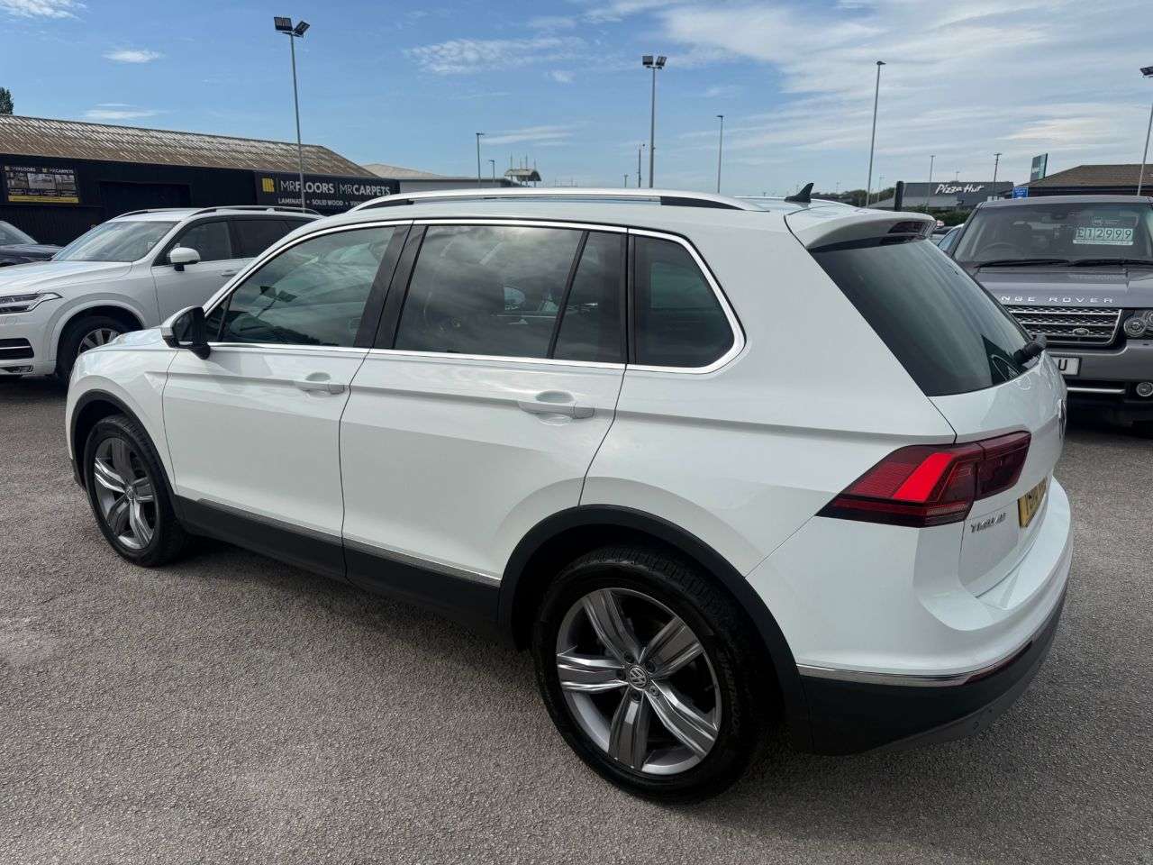 A 2018 VOLKSWAGEN TIGUAN 2.0 TDI SEL SUV 5dr Diesel Manual Euro 6-2 OWNERS FROM NEW-PANORAMIC GLASS A 2018 VOLKSWAGEN TIGUAN 2.0 TDI SEL SUV 5dr Diesel Manual Euro 6-2 OWNERS FROM NEW-PANORAMIC GLASS