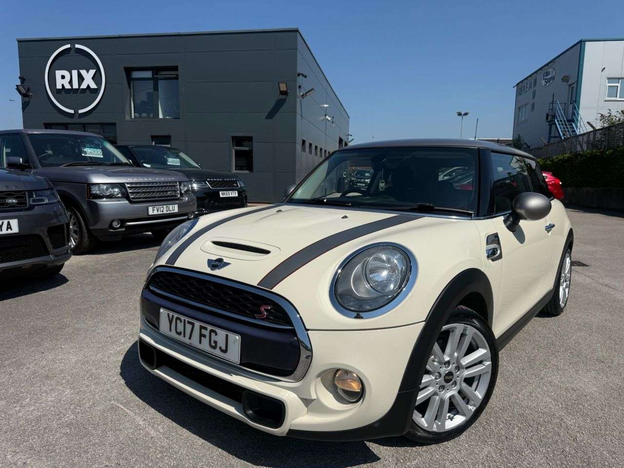 A 2017 MINI HATCH 2.0 Cooper S Seven Hatchback 3dr Petrol Manual Euro 6-FINISHED IN PEPPER WH A 2017 MINI HATCH 2.0 Cooper S Seven Hatchback 3dr Petrol Manual Euro 6-FINISHED IN PEPPER WH