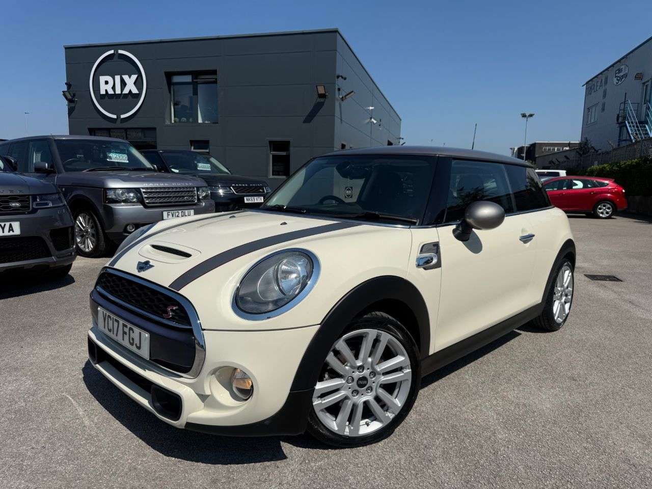 A 2017 MINI HATCH 2.0 Cooper S Seven Hatchback 3dr Petrol Manual Euro 6-FINISHED IN PEPPER WH A 2017 MINI HATCH 2.0 Cooper S Seven Hatchback 3dr Petrol Manual Euro 6-FINISHED IN PEPPER WH