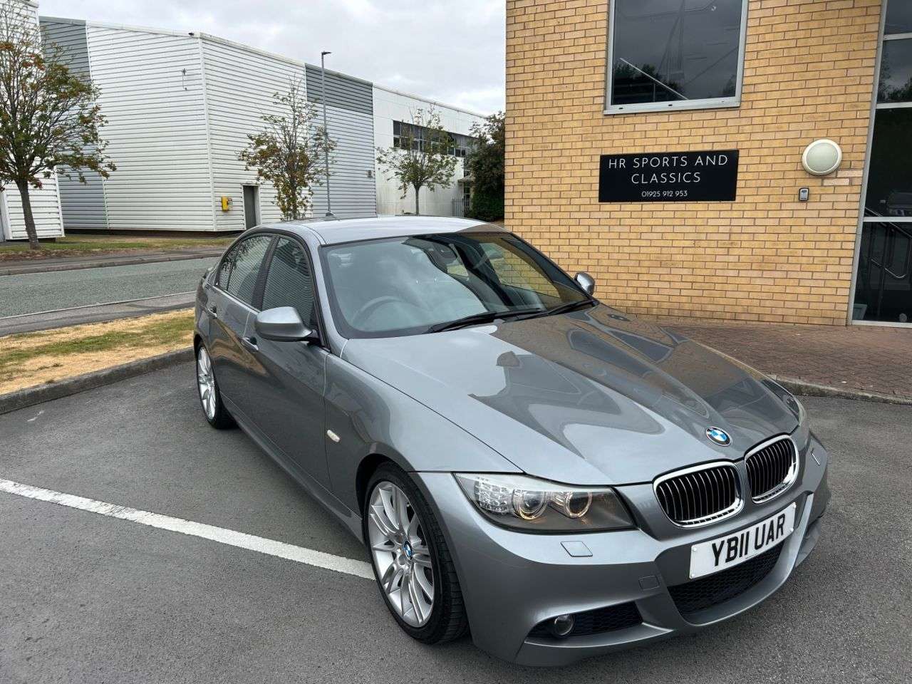 A 2011 BMW 3 SERIES 3.0 325d M Sport Saloon 4dr Diesel Steptronic Euro 5 (204 ps)-2 Owner Car F A 2011 BMW 3 SERIES 3.0 325d M Sport Saloon 4dr Diesel Steptronic Euro 5 (204 ps)-2 Owner Car F