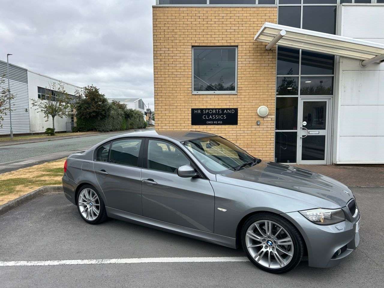 A 2011 BMW 3 SERIES 3.0 325d M Sport Saloon 4dr Diesel Steptronic Euro 5 (204 ps)-2 Owner Car F A 2011 BMW 3 SERIES 3.0 325d M Sport Saloon 4dr Diesel Steptronic Euro 5 (204 ps)-2 Owner Car F