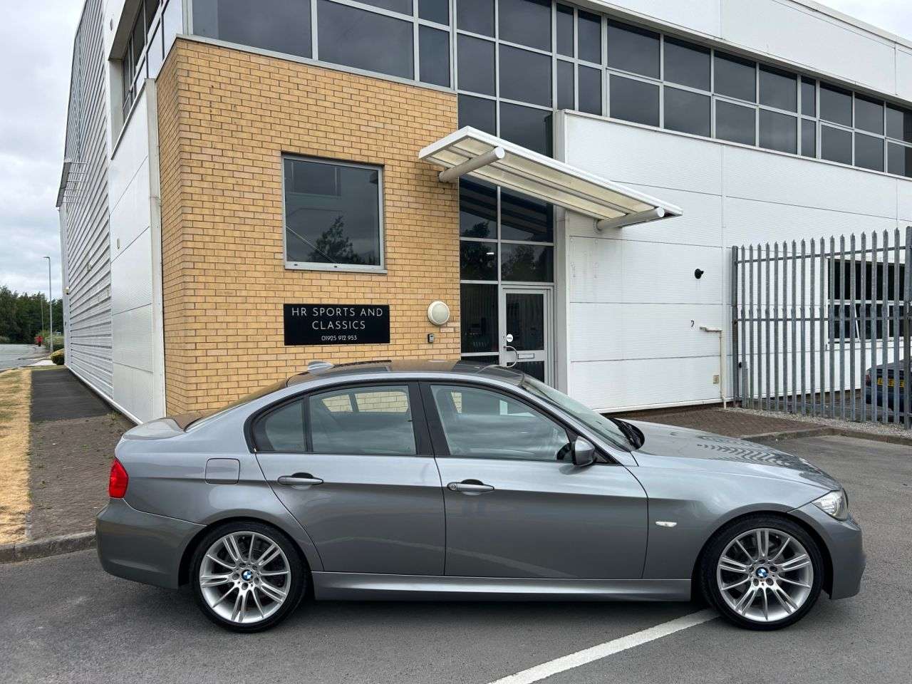 A 2011 BMW 3 SERIES 3.0 325d M Sport Saloon 4dr Diesel Steptronic Euro 5 (204 ps)-2 Owner Car F A 2011 BMW 3 SERIES 3.0 325d M Sport Saloon 4dr Diesel Steptronic Euro 5 (204 ps)-2 Owner Car F