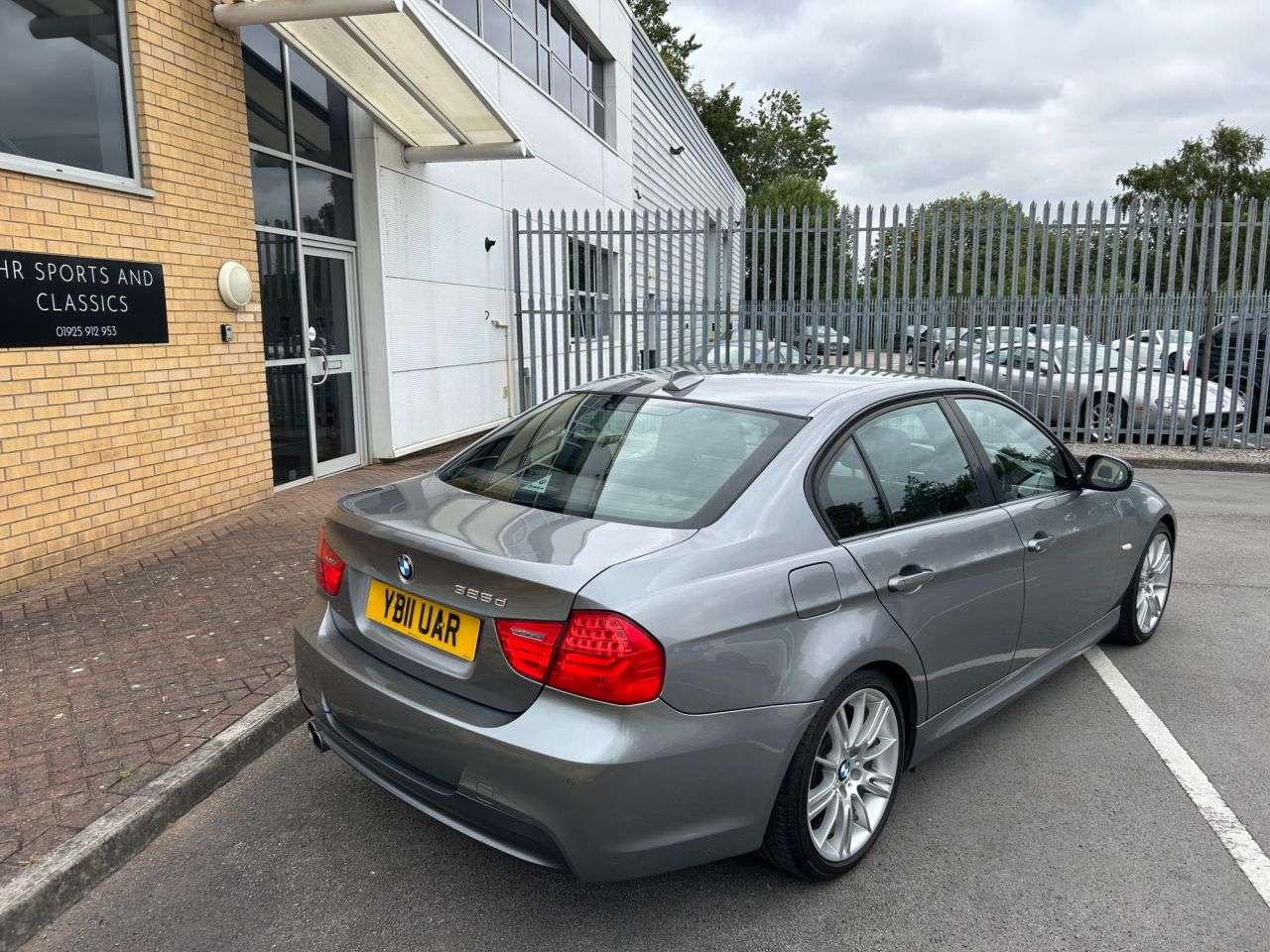 A 2011 BMW 3 SERIES 3.0 325d M Sport Saloon 4dr Diesel Steptronic Euro 5 (204 ps)-2 Owner Car F A 2011 BMW 3 SERIES 3.0 325d M Sport Saloon 4dr Diesel Steptronic Euro 5 (204 ps)-2 Owner Car F
