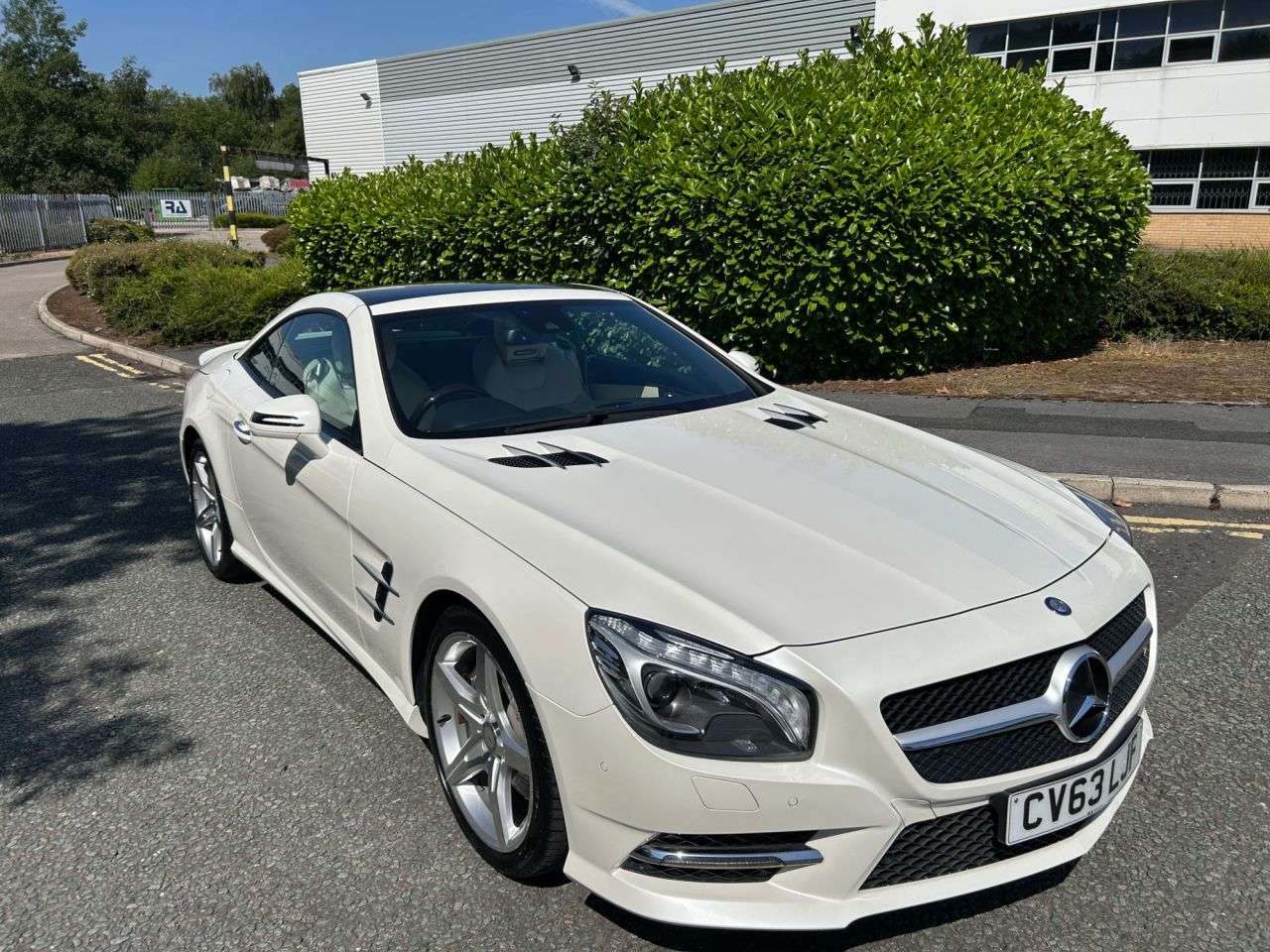 A 2013 MERCEDES-BENZ SL 3.5 SL350 AMG Sport Convertible 2dr Petrol G-Tronic Euro 5 (s/s) (306 ps)-F A 2013 MERCEDES-BENZ SL 3.5 SL350 AMG Sport Convertible 2dr Petrol G-Tronic Euro 5 (s/s) (306 ps)-F