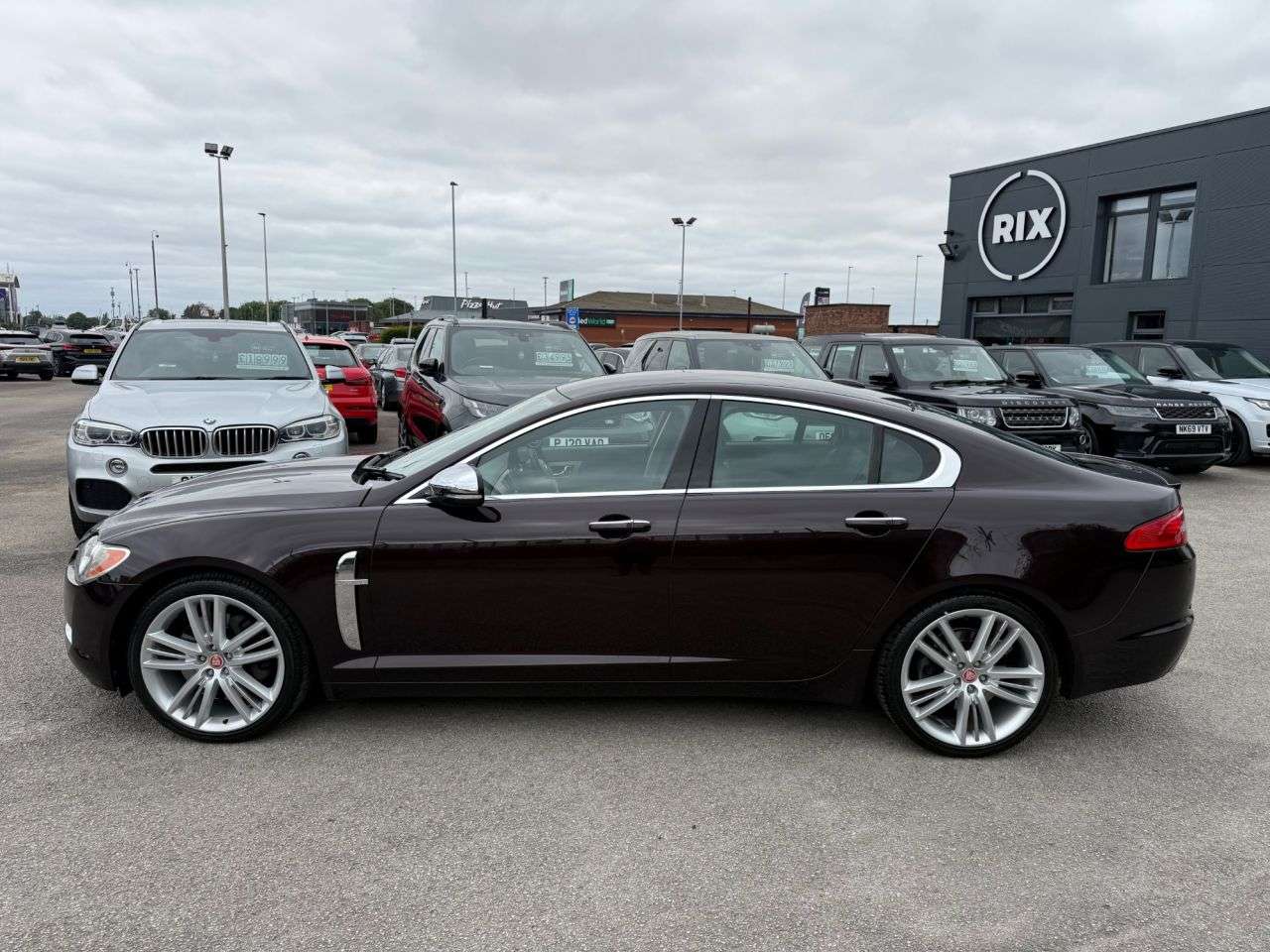 A 2011 JAGUAR XF 3.0d S V6 Portfolio Saloon 4dr Diesel Auto Euro 5-2 FORMER KEEPERS FINISHED A 2011 JAGUAR XF 3.0d S V6 Portfolio Saloon 4dr Diesel Auto Euro 5-2 FORMER KEEPERS FINISHED