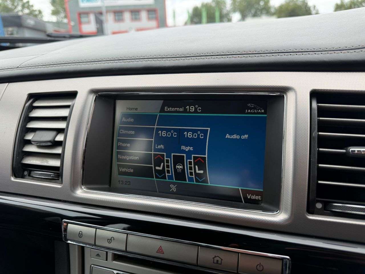 2011 JAGUAR XF 2011 JAGUAR XF