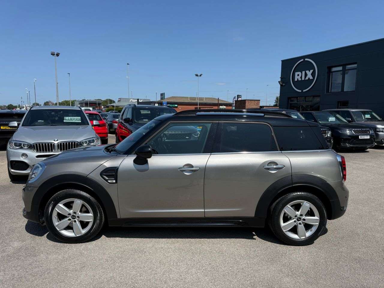A 2018 MINI COUNTRYMAN 1.5 Cooper SUV 5dr Petrol Auto Euro 6-FACTORY EXTRAS WORTH £8,330-2 OWNER C A 2018 MINI COUNTRYMAN 1.5 Cooper SUV 5dr Petrol Auto Euro 6-FACTORY EXTRAS WORTH £8,330-2 OWNER C