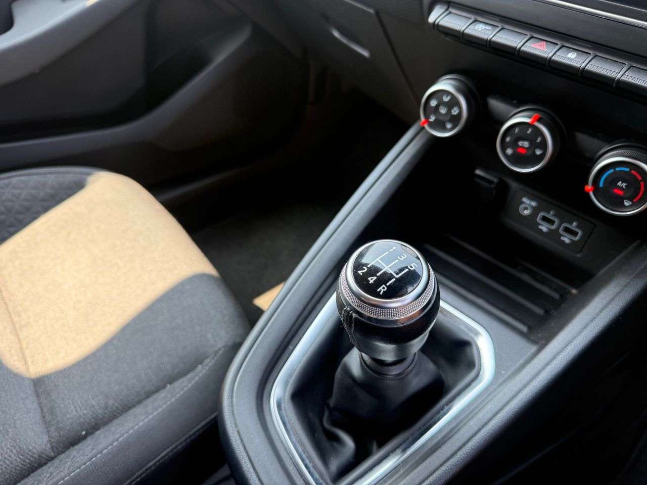 2020 RENAULT CLIO 2020 RENAULT CLIO