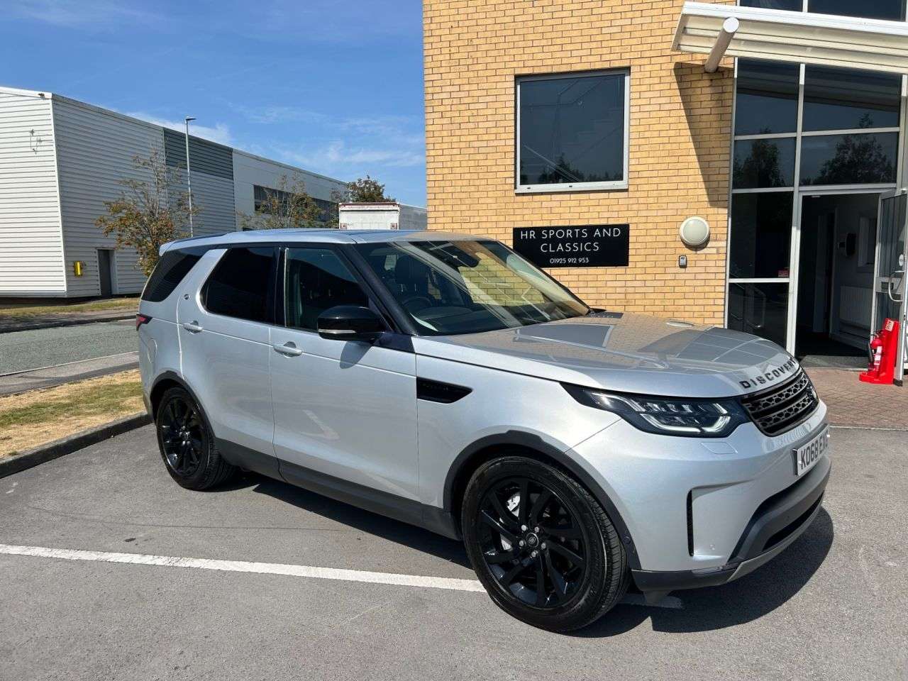 A 2018 LAND ROVER DISCOVERY 5 3.0 SD V6 HSE SUV 5dr Diesel Auto 4WD Euro 6 (s/s) (306 ps)-Great Low Milea A 2018 LAND ROVER DISCOVERY 5 3.0 SD V6 HSE SUV 5dr Diesel Auto 4WD Euro 6 (s/s) (306 ps)-Great Low Milea