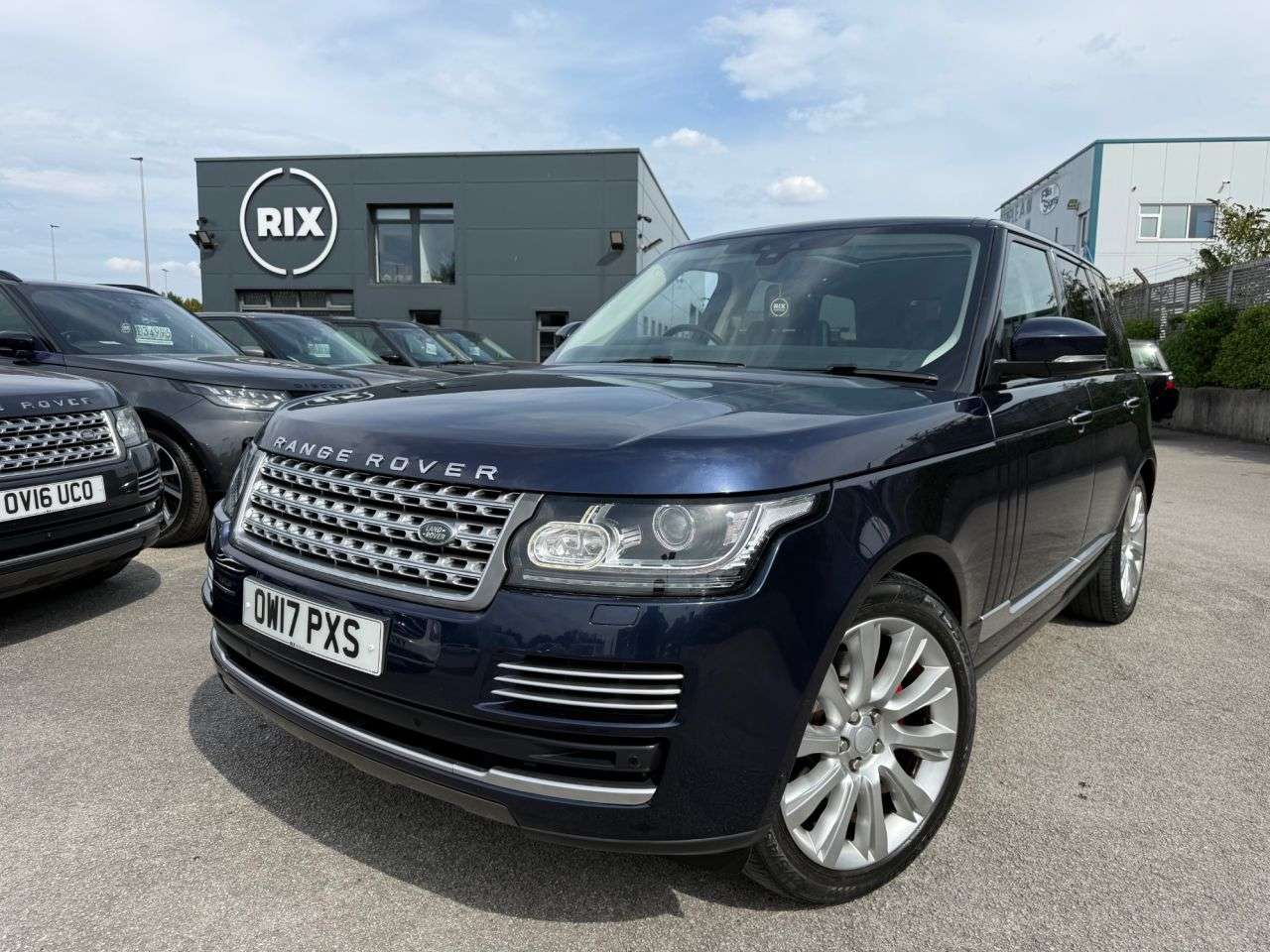 A 2017 LAND ROVER RANGE ROVER 3.0 TD V6 Vogue SE SUV 5dr Diesel Auto 4WD Euro 6-2 FORMER KEEPERS FINISHED A 2017 LAND ROVER RANGE ROVER 3.0 TD V6 Vogue SE SUV 5dr Diesel Auto 4WD Euro 6-2 FORMER KEEPERS FINISHED