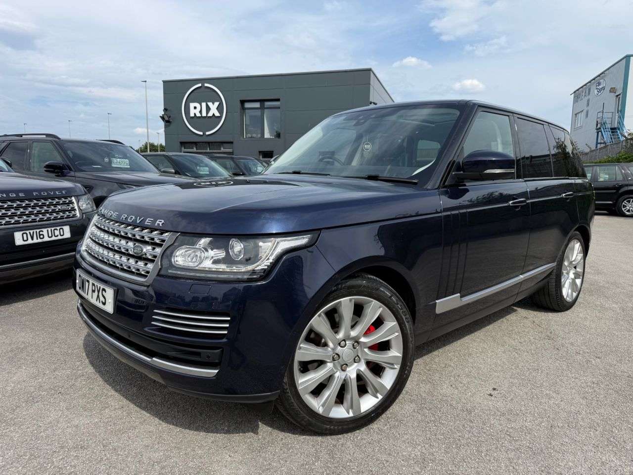 A 2017 LAND ROVER RANGE ROVER 3.0 TD V6 Vogue SE SUV 5dr Diesel Auto 4WD Euro 6-2 FORMER KEEPERS FINISHED A 2017 LAND ROVER RANGE ROVER 3.0 TD V6 Vogue SE SUV 5dr Diesel Auto 4WD Euro 6-2 FORMER KEEPERS FINISHED