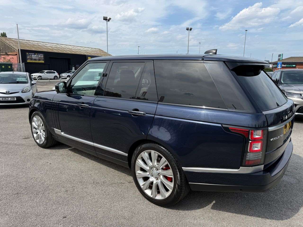 A 2017 LAND ROVER RANGE ROVER 3.0 TD V6 Vogue SE SUV 5dr Diesel Auto 4WD Euro 6-2 FORMER KEEPERS FINISHED A 2017 LAND ROVER RANGE ROVER 3.0 TD V6 Vogue SE SUV 5dr Diesel Auto 4WD Euro 6-2 FORMER KEEPERS FINISHED