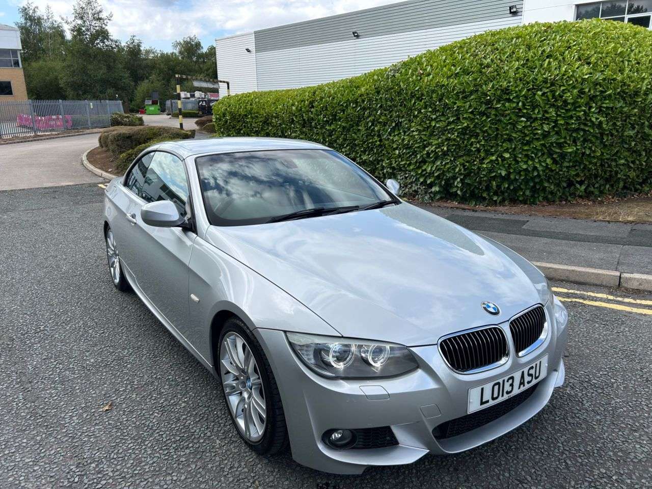 A 2013 BMW 3 SERIES 3.0 325i M Sport Convertible 2dr Petrol Auto Euro 5 (218 ps)-Factory Extras A 2013 BMW 3 SERIES 3.0 325i M Sport Convertible 2dr Petrol Auto Euro 5 (218 ps)-Factory Extras