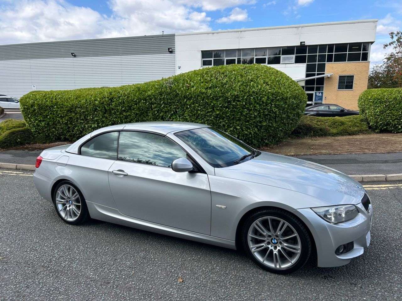 A 2013 BMW 3 SERIES 3.0 325i M Sport Convertible 2dr Petrol Auto Euro 5 (218 ps)-Factory Extras A 2013 BMW 3 SERIES 3.0 325i M Sport Convertible 2dr Petrol Auto Euro 5 (218 ps)-Factory Extras