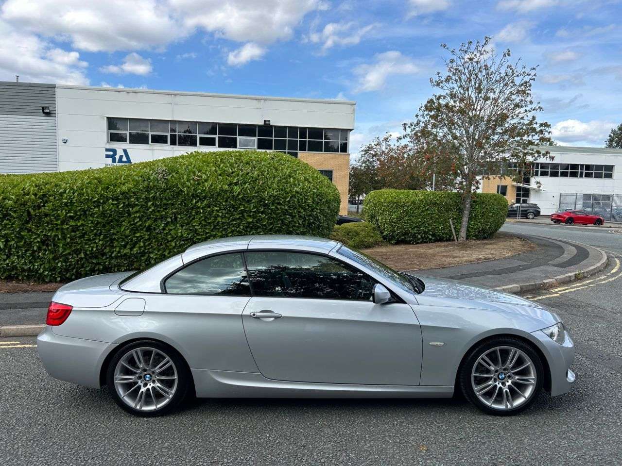 A 2013 BMW 3 SERIES 3.0 325i M Sport Convertible 2dr Petrol Auto Euro 5 (218 ps)-Factory Extras A 2013 BMW 3 SERIES 3.0 325i M Sport Convertible 2dr Petrol Auto Euro 5 (218 ps)-Factory Extras