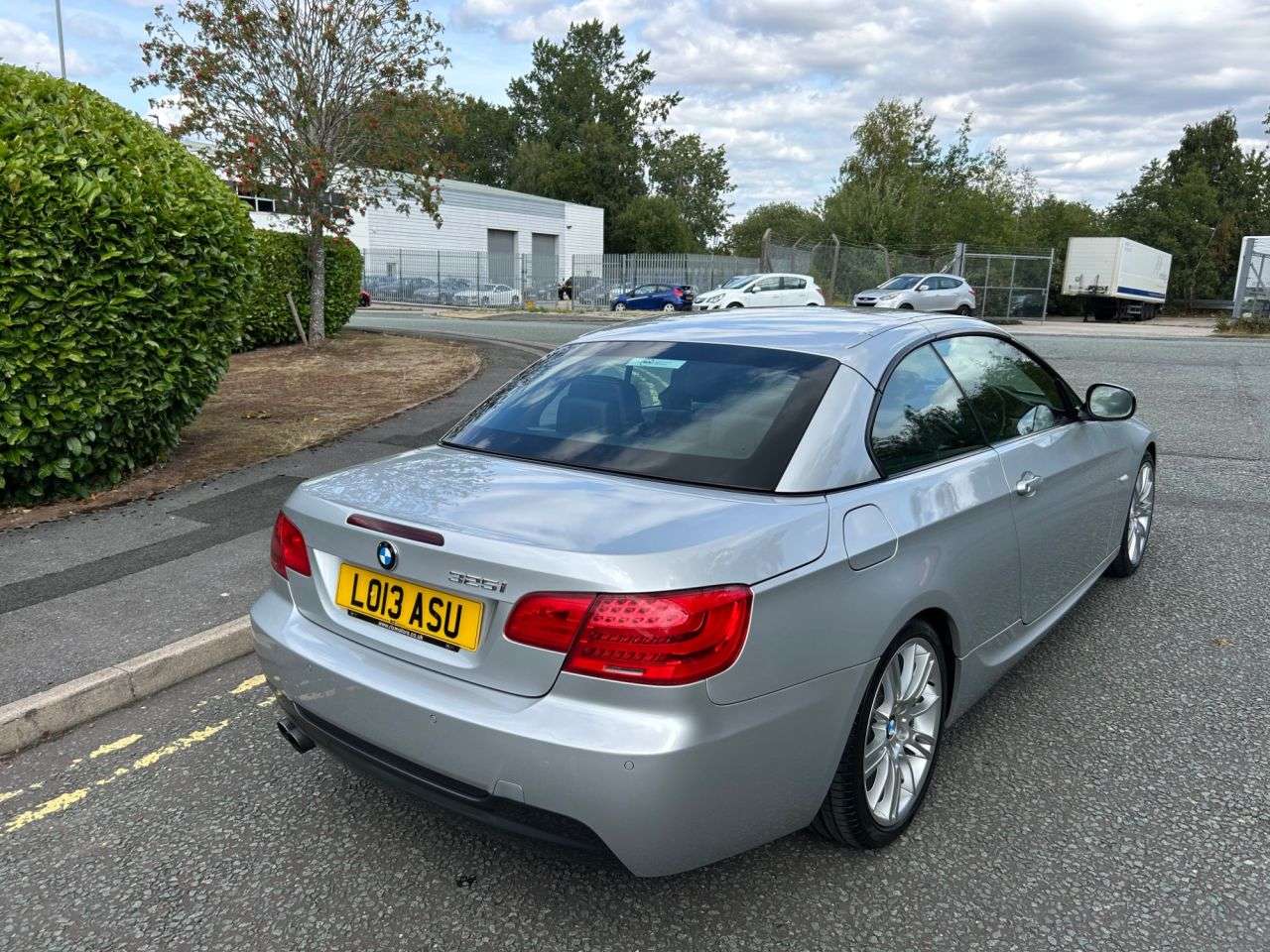 A 2013 BMW 3 SERIES 3.0 325i M Sport Convertible 2dr Petrol Auto Euro 5 (218 ps)-Factory Extras A 2013 BMW 3 SERIES 3.0 325i M Sport Convertible 2dr Petrol Auto Euro 5 (218 ps)-Factory Extras