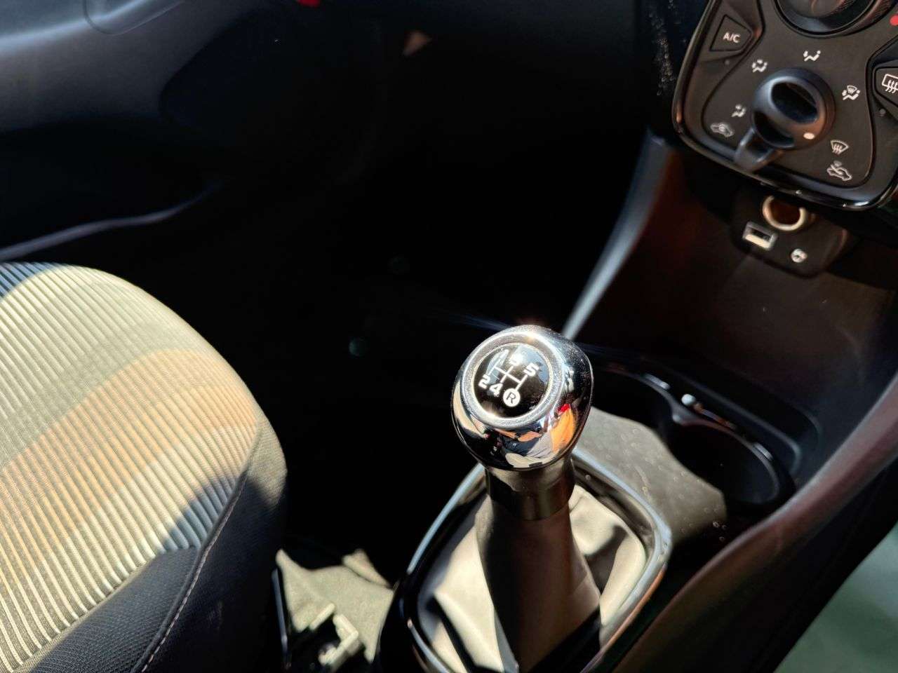 2014 PEUGEOT 108 2014 PEUGEOT 108