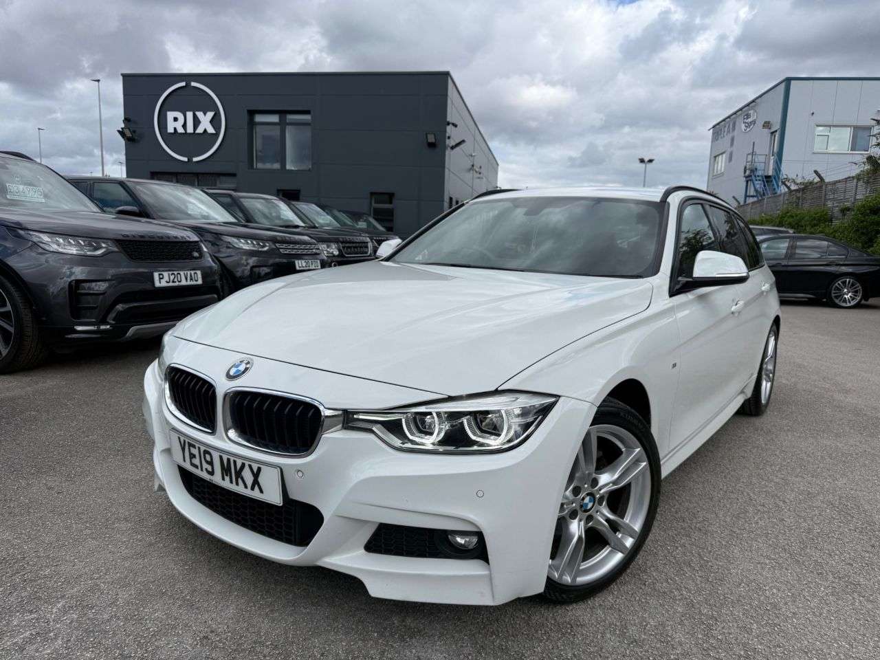 A 2019 BMW 3 SERIES 2.0 318d M Sport Touring 5dr Diesel Auto Euro 6-FINISHED IN ALPINE WHITE WI A 2019 BMW 3 SERIES 2.0 318d M Sport Touring 5dr Diesel Auto Euro 6-FINISHED IN ALPINE WHITE WI
