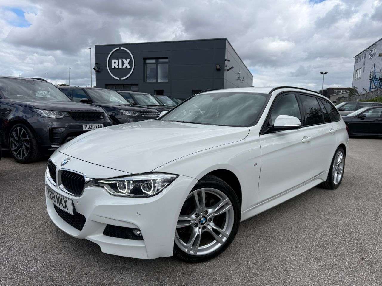 A 2019 BMW 3 SERIES 2.0 318d M Sport Touring 5dr Diesel Auto Euro 6-FINISHED IN ALPINE WHITE WI A 2019 BMW 3 SERIES 2.0 318d M Sport Touring 5dr Diesel Auto Euro 6-FINISHED IN ALPINE WHITE WI