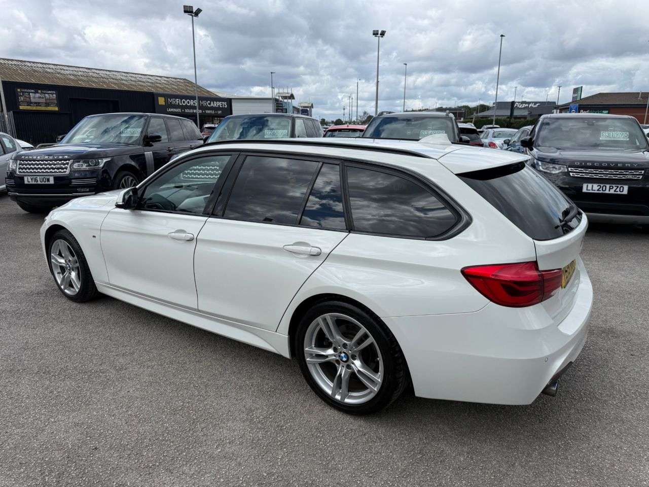 A 2019 BMW 3 SERIES 2.0 318d M Sport Touring 5dr Diesel Auto Euro 6-FINISHED IN ALPINE WHITE WI A 2019 BMW 3 SERIES 2.0 318d M Sport Touring 5dr Diesel Auto Euro 6-FINISHED IN ALPINE WHITE WI