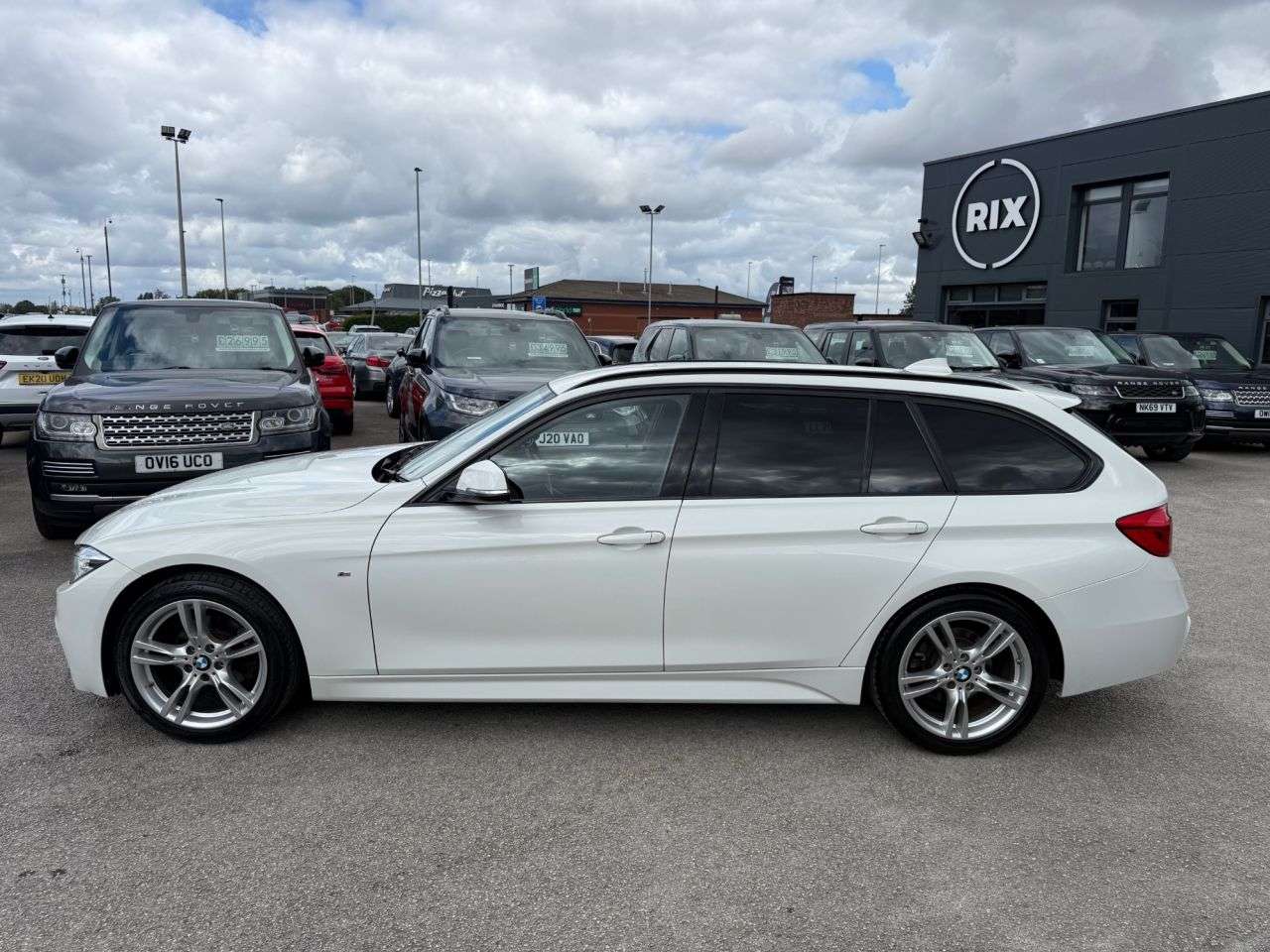 A 2019 BMW 3 SERIES 2.0 318d M Sport Touring 5dr Diesel Auto Euro 6-FINISHED IN ALPINE WHITE WI A 2019 BMW 3 SERIES 2.0 318d M Sport Touring 5dr Diesel Auto Euro 6-FINISHED IN ALPINE WHITE WI