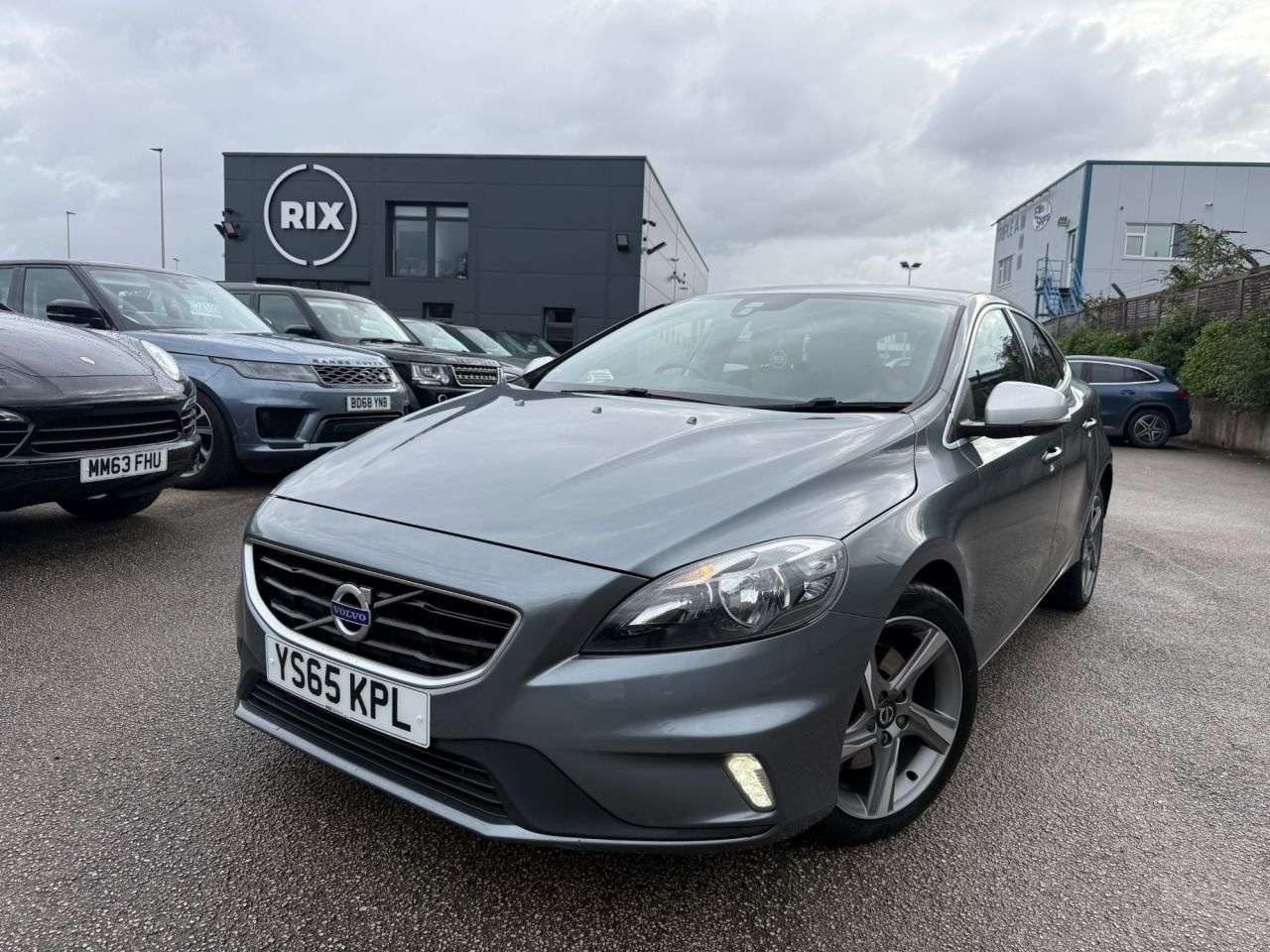 A 2015 VOLVO V40 2.0 D2 R-Design Hatchback 5dr Diesel Manual Euro 6 (s/s) (120 ps) A 2015 VOLVO V40 2.0 D2 R-Design Hatchback 5dr Diesel Manual Euro 6 (s/s) (120 ps)