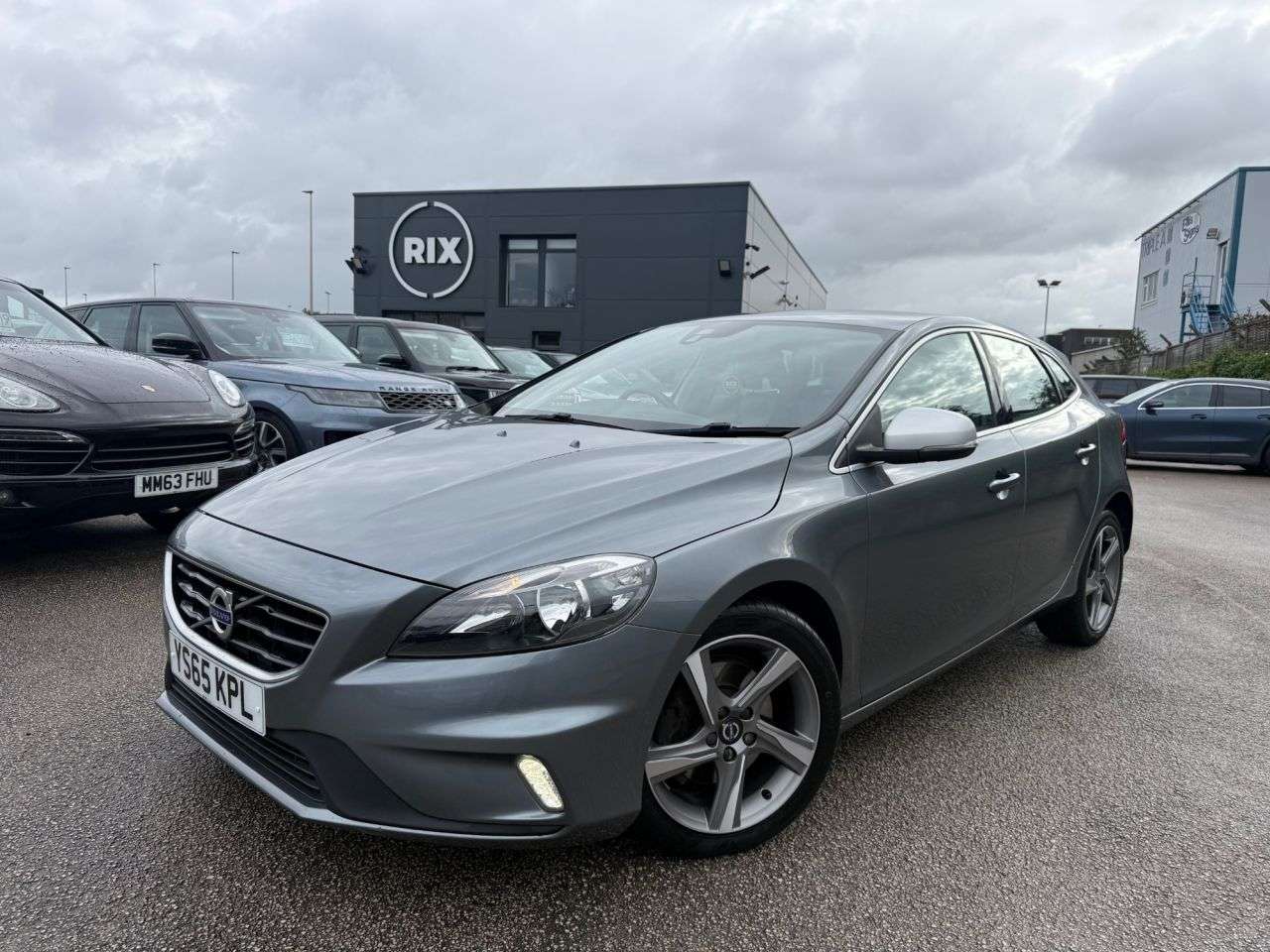 A 2015 VOLVO V40 2.0 D2 R-Design Hatchback 5dr Diesel Manual Euro 6 (s/s) (120 ps) A 2015 VOLVO V40 2.0 D2 R-Design Hatchback 5dr Diesel Manual Euro 6 (s/s) (120 ps)