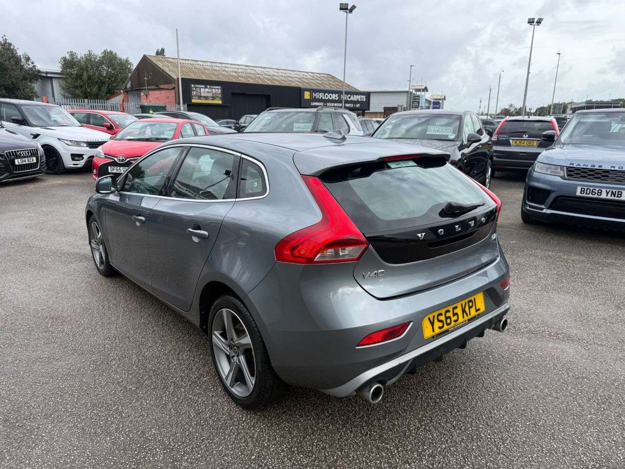 2015 VOLVO V40 2015 VOLVO V40