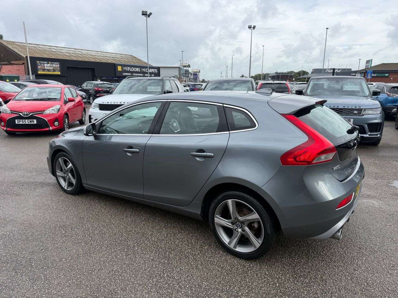 A 2015 VOLVO V40 2.0 D2 R-Design Hatchback 5dr Diesel Manual Euro 6 (s/s) (120 ps) A 2015 VOLVO V40 2.0 D2 R-Design Hatchback 5dr Diesel Manual Euro 6 (s/s) (120 ps)