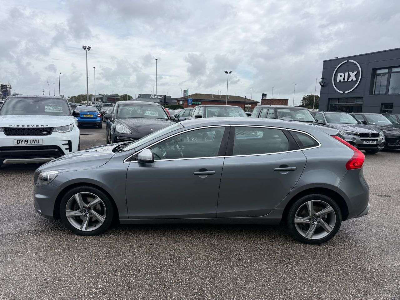 A 2015 VOLVO V40 2.0 D2 R-Design Hatchback 5dr Diesel Manual Euro 6 (s/s) (120 ps) A 2015 VOLVO V40 2.0 D2 R-Design Hatchback 5dr Diesel Manual Euro 6 (s/s) (120 ps)
