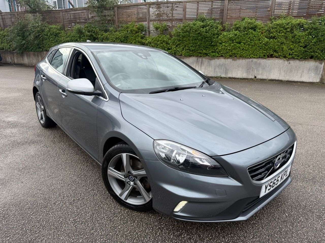 2015 VOLVO V40 2015 VOLVO V40