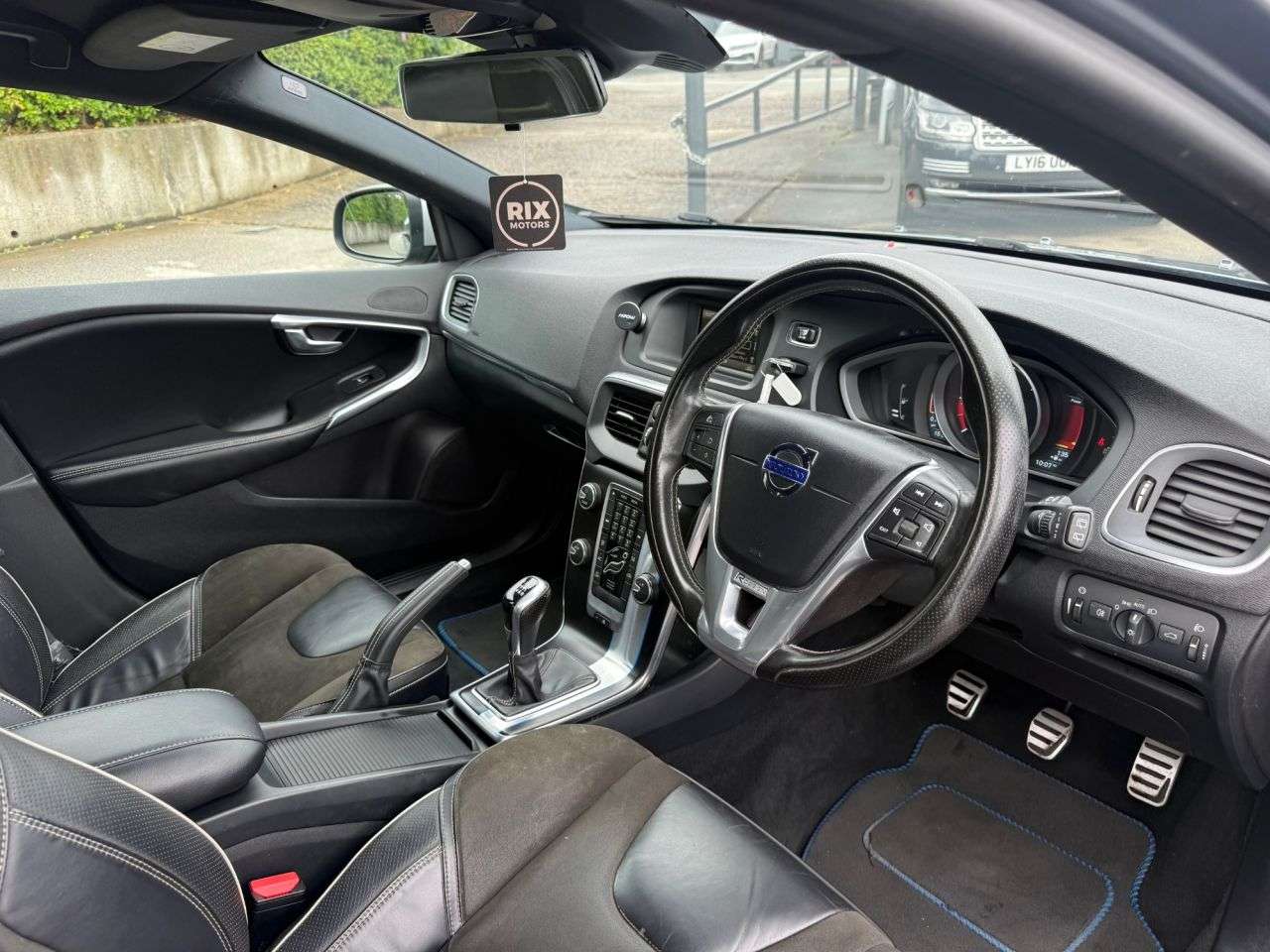 2015 VOLVO V40 2015 VOLVO V40
