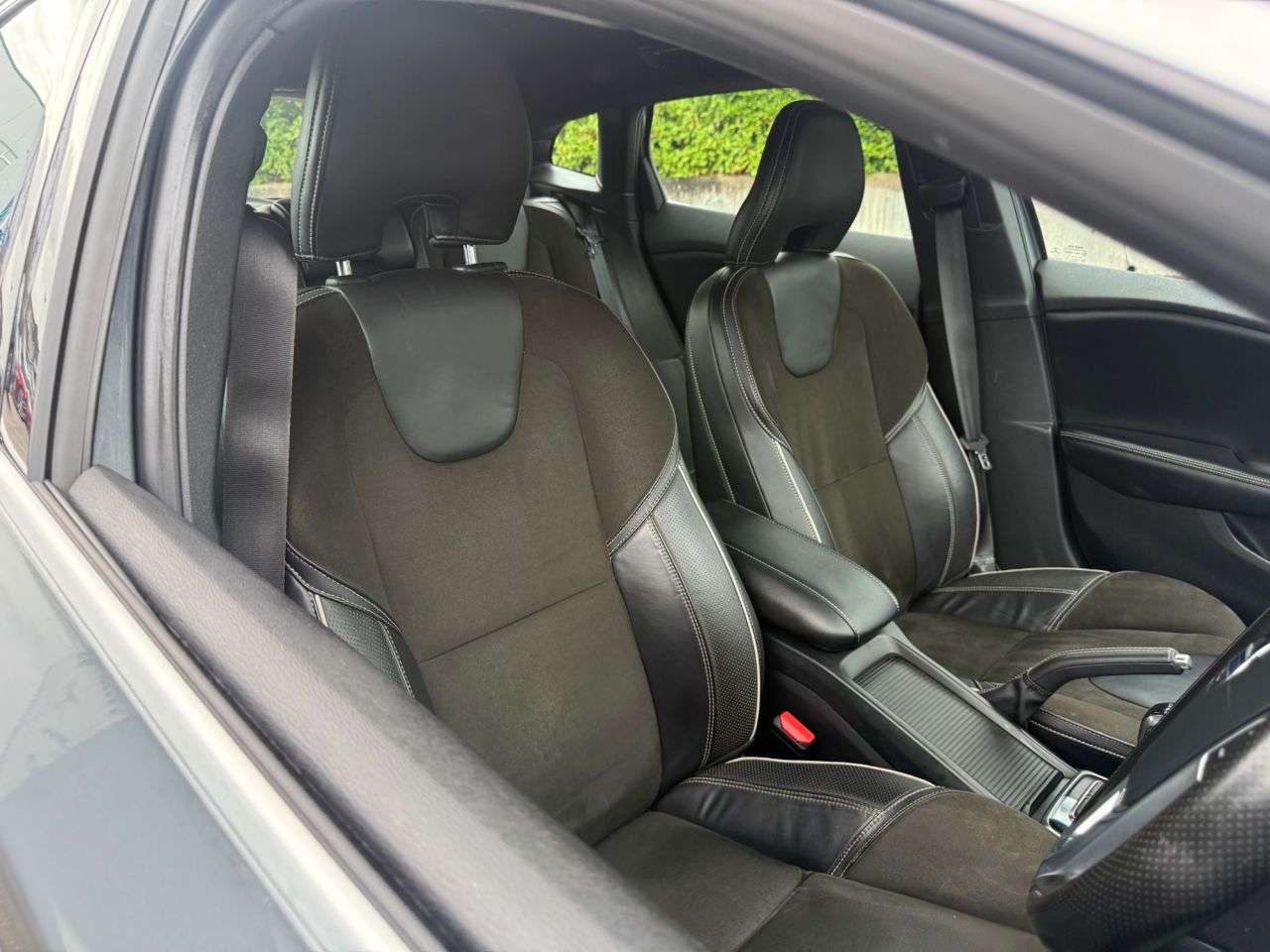 2015 VOLVO V40 2015 VOLVO V40