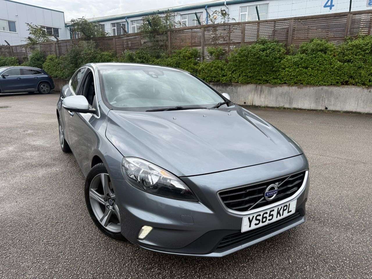 2015 VOLVO V40 2015 VOLVO V40