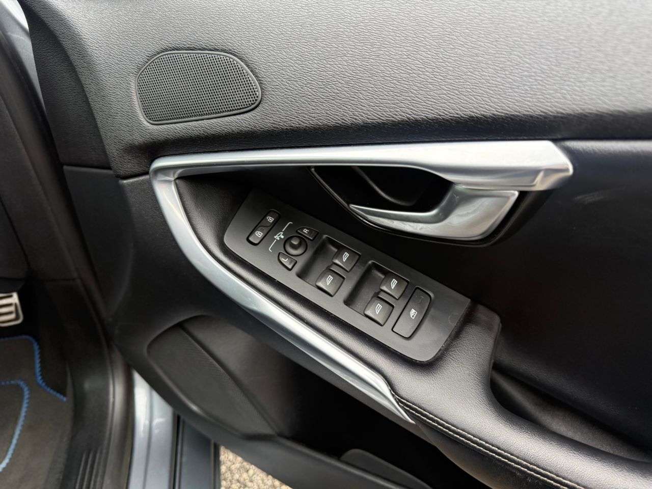 2015 VOLVO V40 2015 VOLVO V40