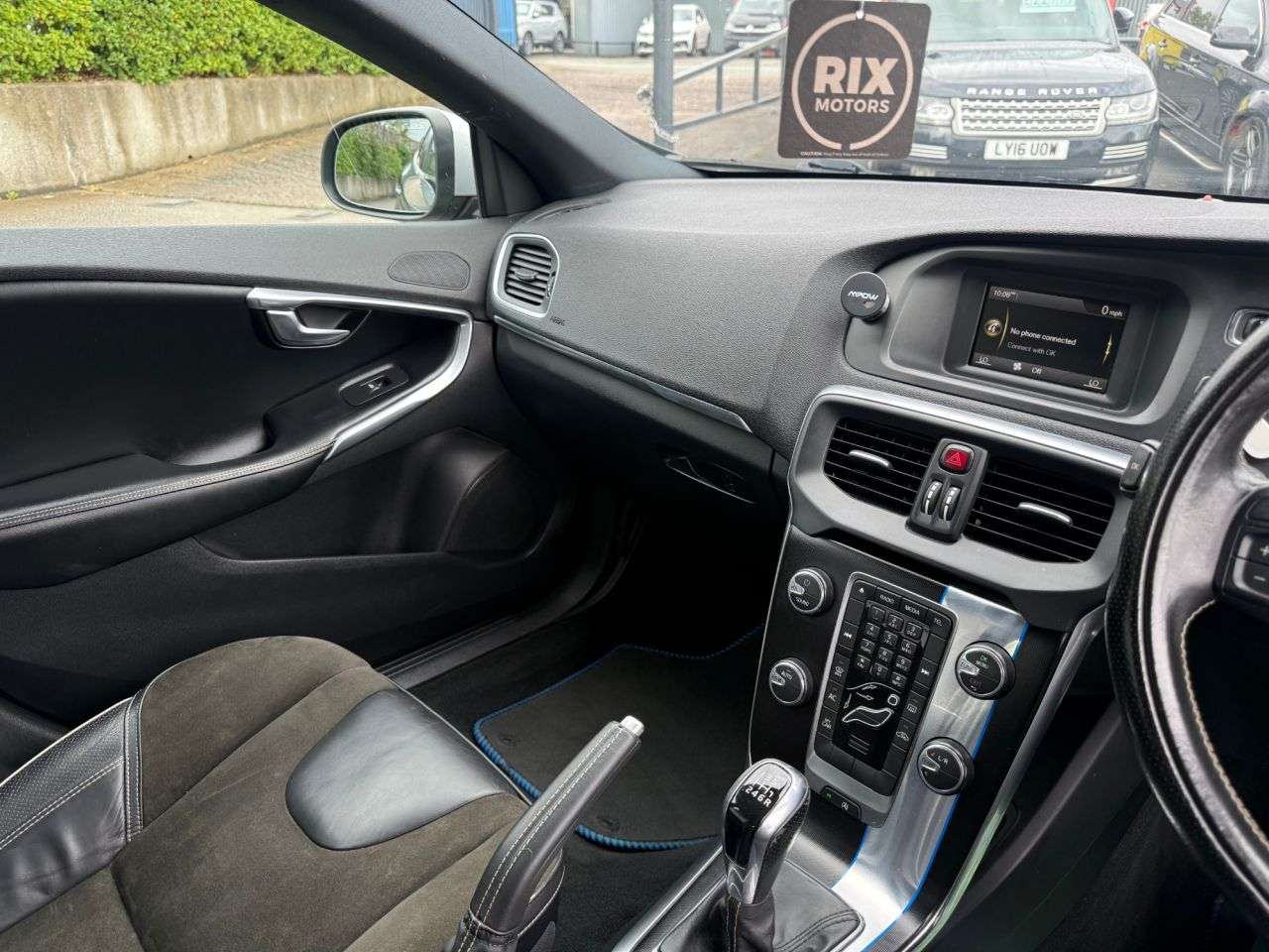 2015 VOLVO V40 2015 VOLVO V40