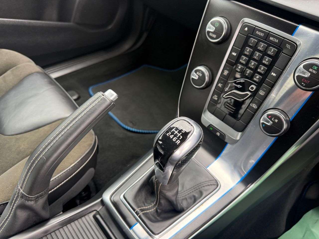 2015 VOLVO V40 2015 VOLVO V40