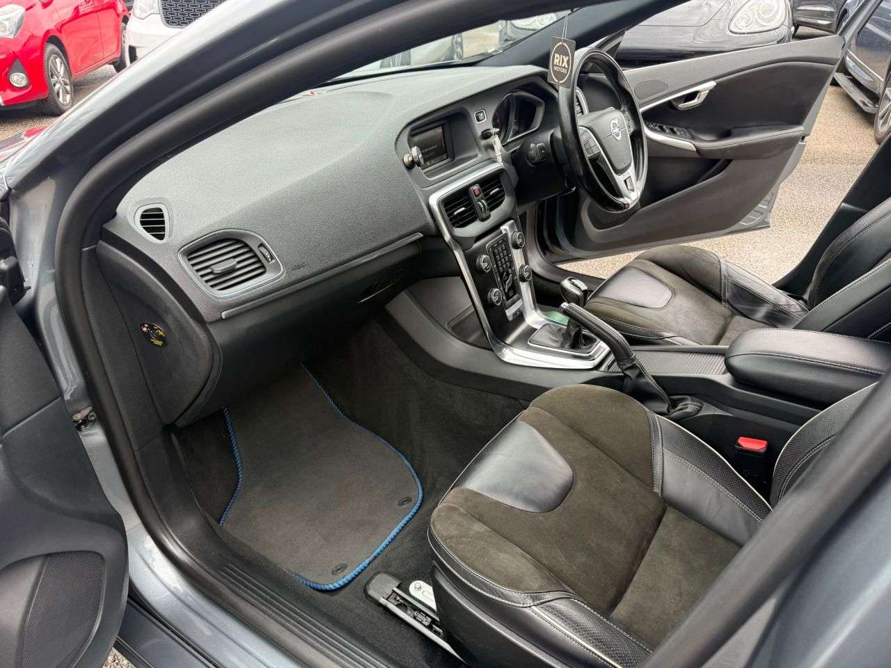 2015 VOLVO V40 2015 VOLVO V40
