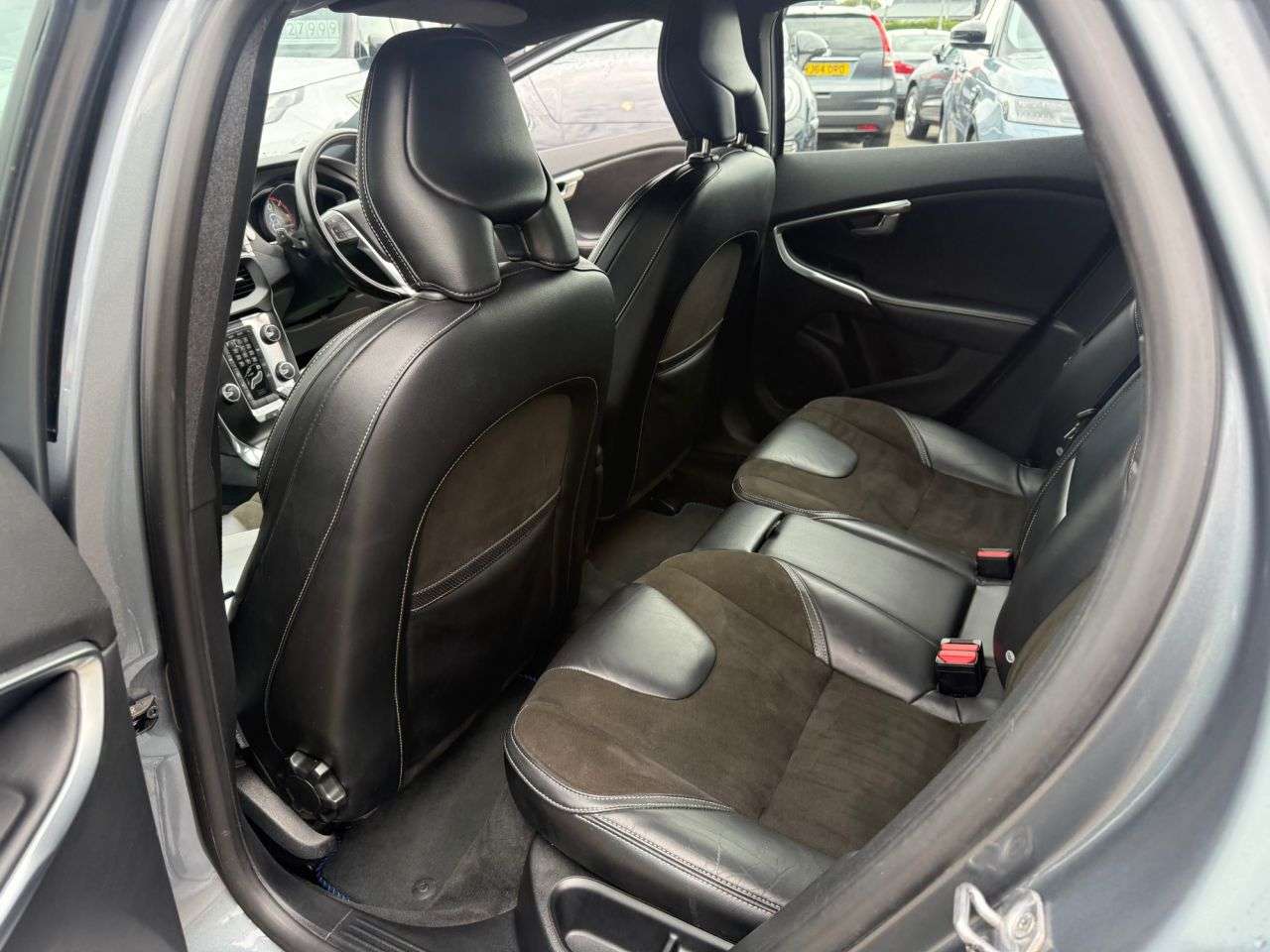 2015 VOLVO V40 2015 VOLVO V40