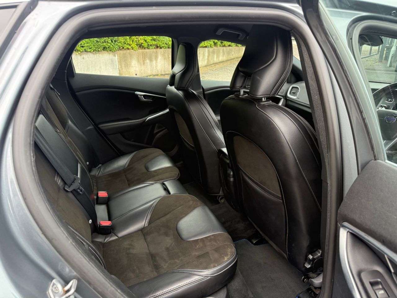 2015 VOLVO V40 2015 VOLVO V40