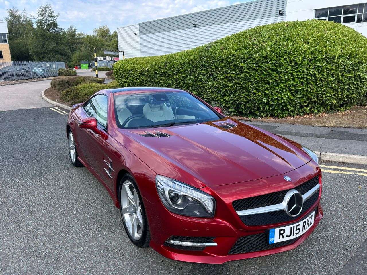A 2015 MERCEDES-BENZ SL CLASS 4.7 SL500 AMG Sport Convertible 2dr Petrol G-Tronic Euro 6 (s/s) (435 ps)-1 A 2015 MERCEDES-BENZ SL CLASS 4.7 SL500 AMG Sport Convertible 2dr Petrol G-Tronic Euro 6 (s/s) (435 ps)-1