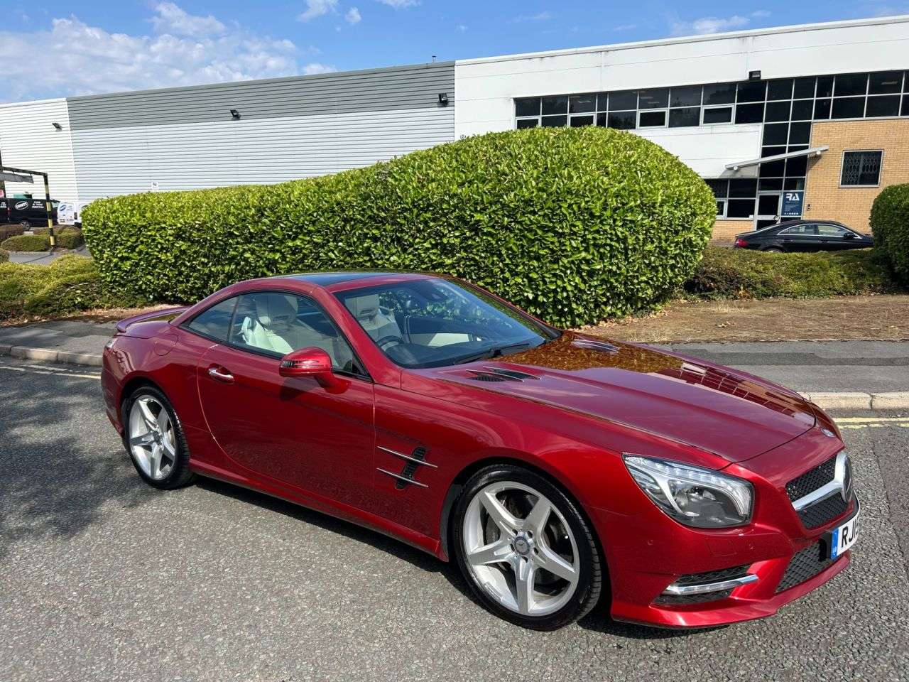 A 2015 MERCEDES-BENZ SL CLASS 4.7 SL500 AMG Sport Convertible 2dr Petrol G-Tronic Euro 6 (s/s) (435 ps)-1 A 2015 MERCEDES-BENZ SL CLASS 4.7 SL500 AMG Sport Convertible 2dr Petrol G-Tronic Euro 6 (s/s) (435 ps)-1