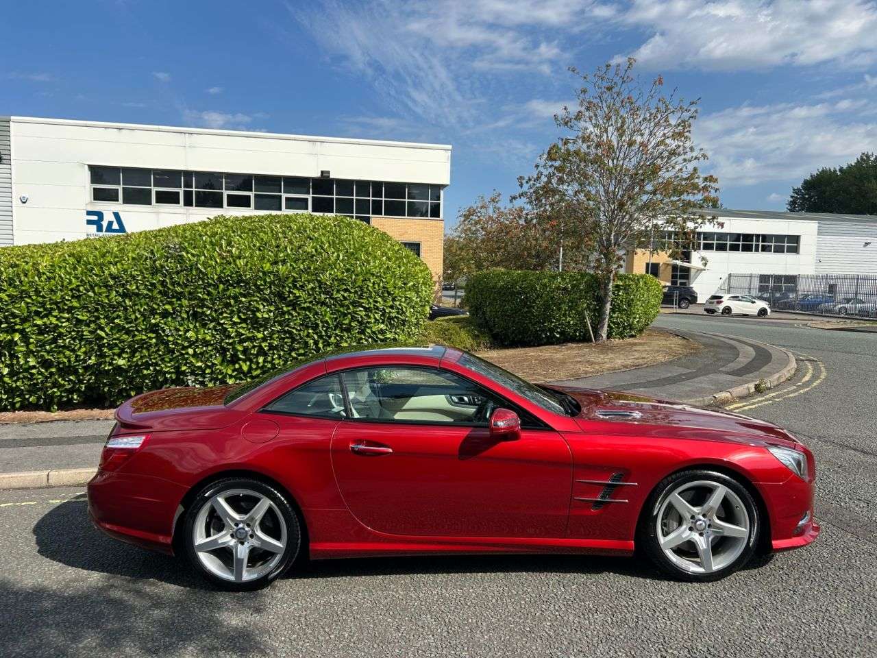 A 2015 MERCEDES-BENZ SL CLASS 4.7 SL500 AMG Sport Convertible 2dr Petrol G-Tronic Euro 6 (s/s) (435 ps)-1 A 2015 MERCEDES-BENZ SL CLASS 4.7 SL500 AMG Sport Convertible 2dr Petrol G-Tronic Euro 6 (s/s) (435 ps)-1