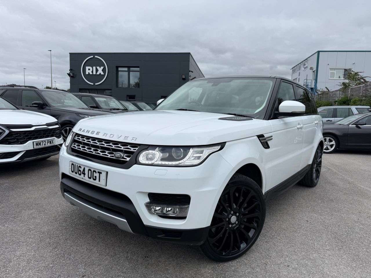 A 2014 LAND ROVER RANGE ROVER SPORT 3.0 SD V6 HSE SUV 5dr Diesel Auto 4WD Euro 5-FINISHED IN FUJI WHITE WITH HE A 2014 LAND ROVER RANGE ROVER SPORT 3.0 SD V6 HSE SUV 5dr Diesel Auto 4WD Euro 5-FINISHED IN FUJI WHITE WITH HE